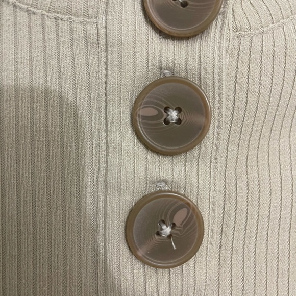 UO Rina Ribbed Knit Button-Down Tee - Picture 7 of 8